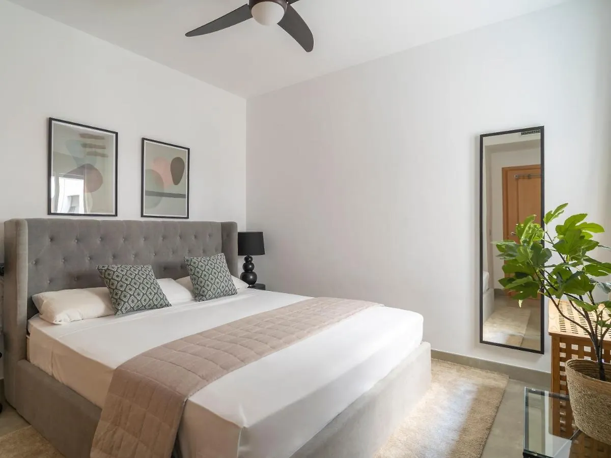 Sanders Uptown - Cute One-Bedroom Apartment Near City Center 말라가 0*,